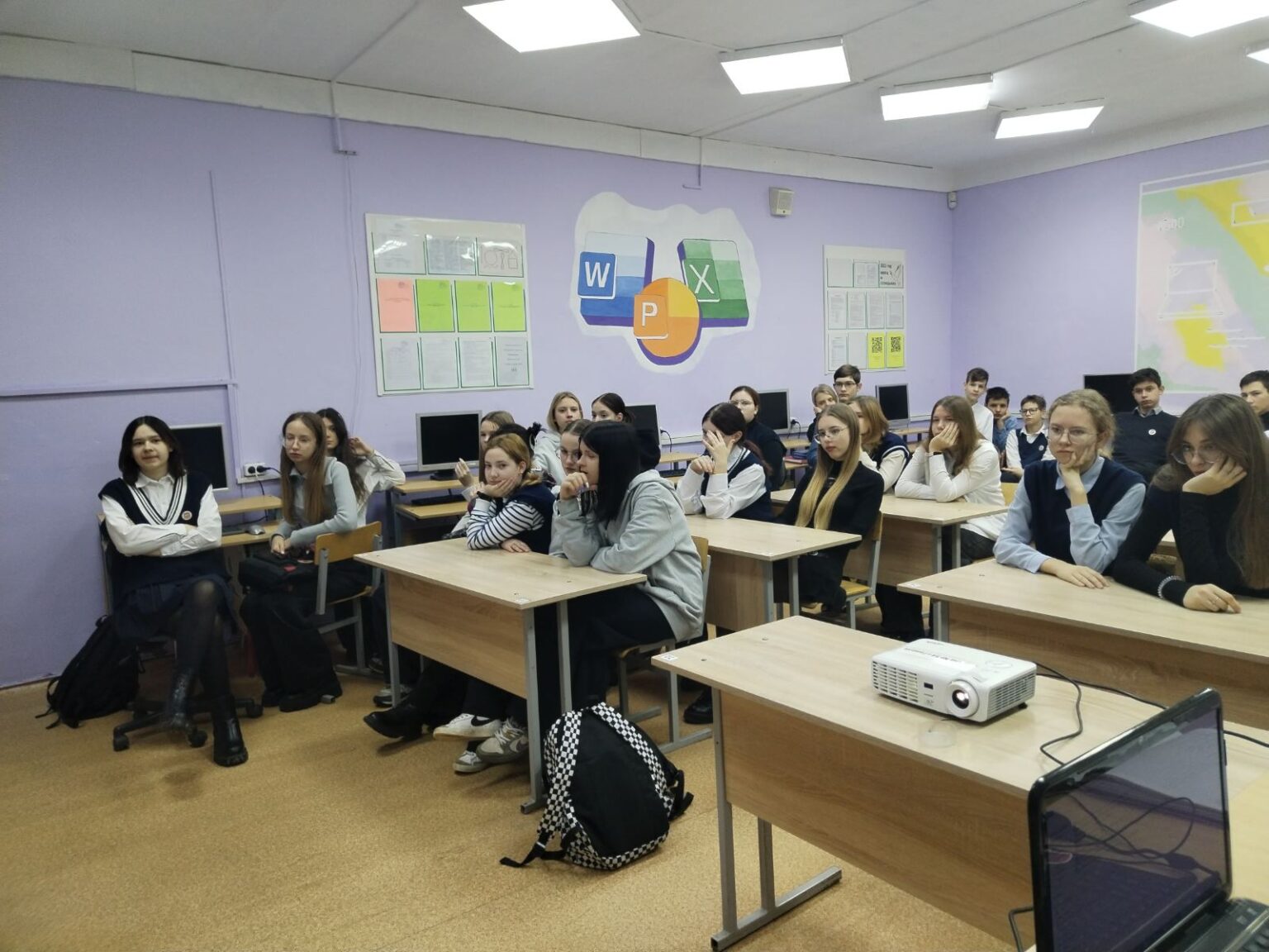 кинолекторий в школе. г донецк ро школа 5. название школьного киноклуба. коррекционная школа итат. школа 2075 отделение 3 курилово.